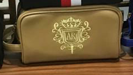 Toiletry Bag - Biege (Royal Font)